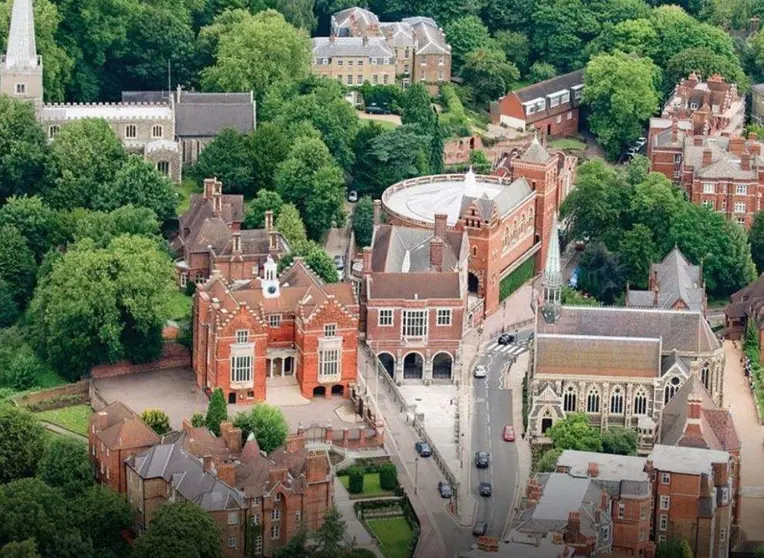 La escuela de élite Harrow School. (X)