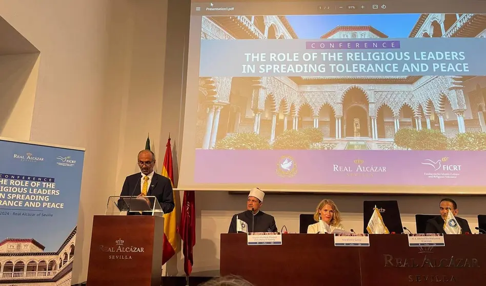 El presidente del Consejo Global para la Tolerancia y la Paz durante la conferencia internacional en el 
Real Alcázar de Sevilla. (WAM)