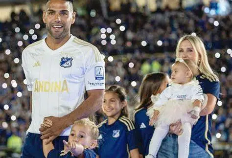 Falcao junto a su familia. (Fuente externa)