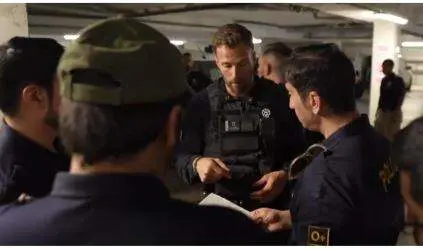 Miembros de la Policía de EAU en  París. (X)