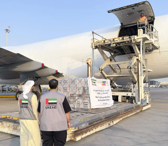 Una imagen del avión con la ayuda. (WAM)