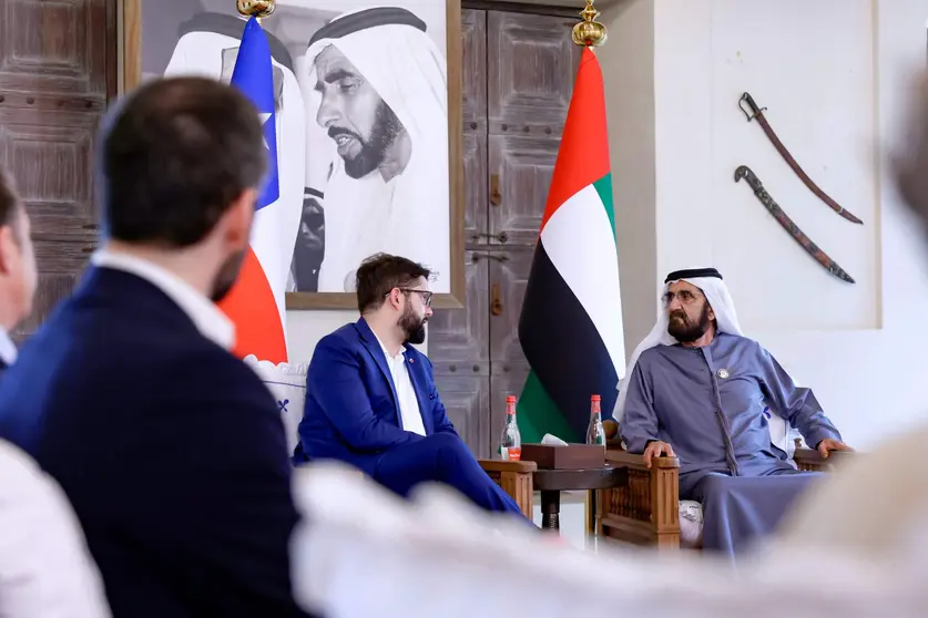 El gobernante de Dubai junto al presidente de Chile. (WAM)