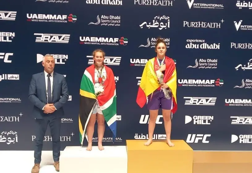 La española en el podio de Abu Dhabi. (X)