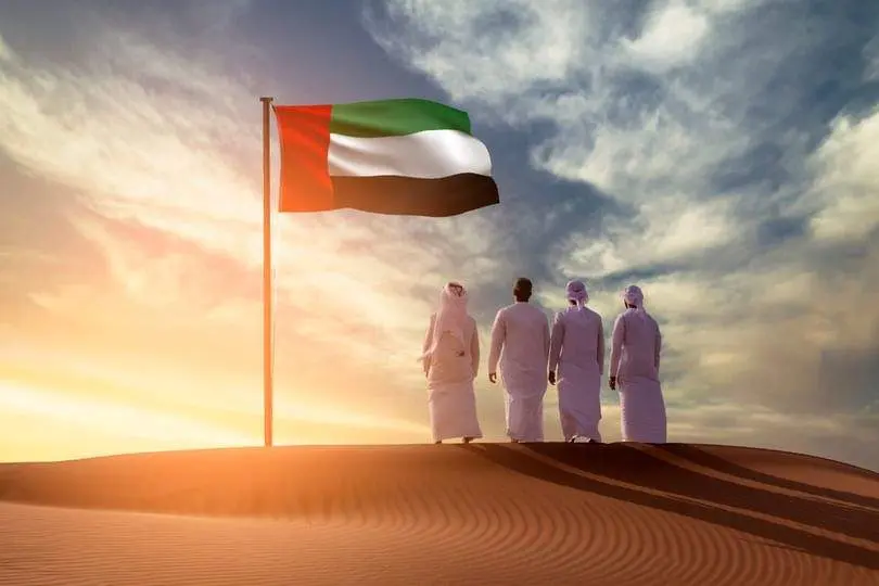 Emiratíes en el desierto. (WAM)