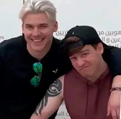Los dos hermanos en una imagen de Instagram.