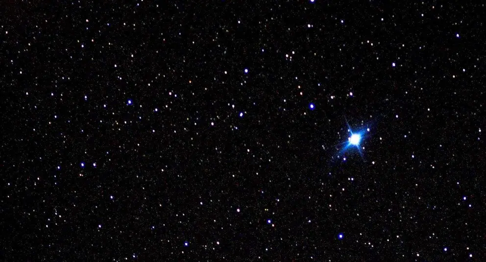 La estrella Suhail brilla en el firmamento. (X)