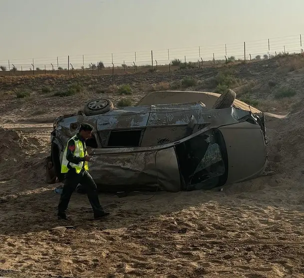 Estado del vehículo tras el accidente. (Dubai Police)
