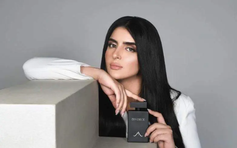 La jequesa Mahra posa con el perfume Divorce. (Instagram)
