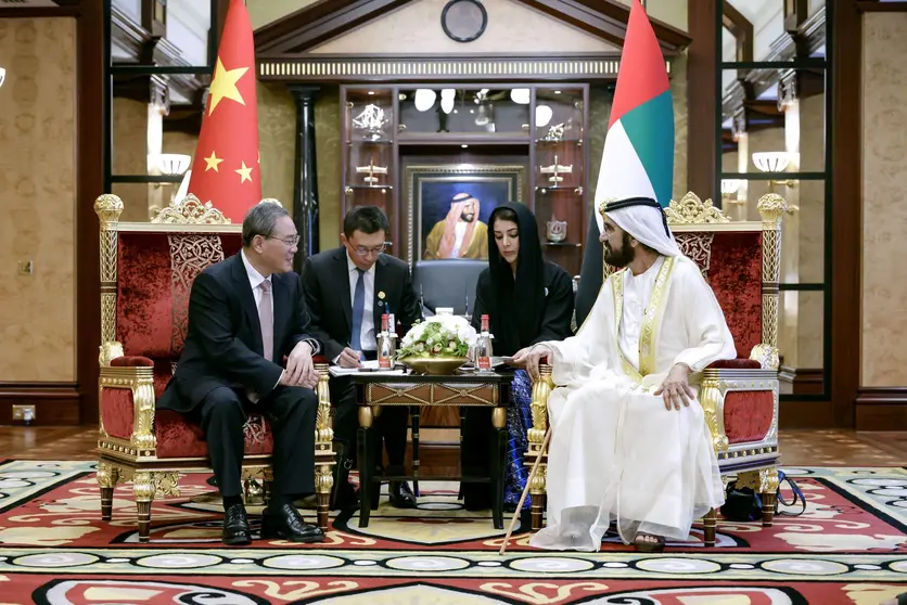El gobernante de Dubai junto al primer ministro chino. (WAM)
