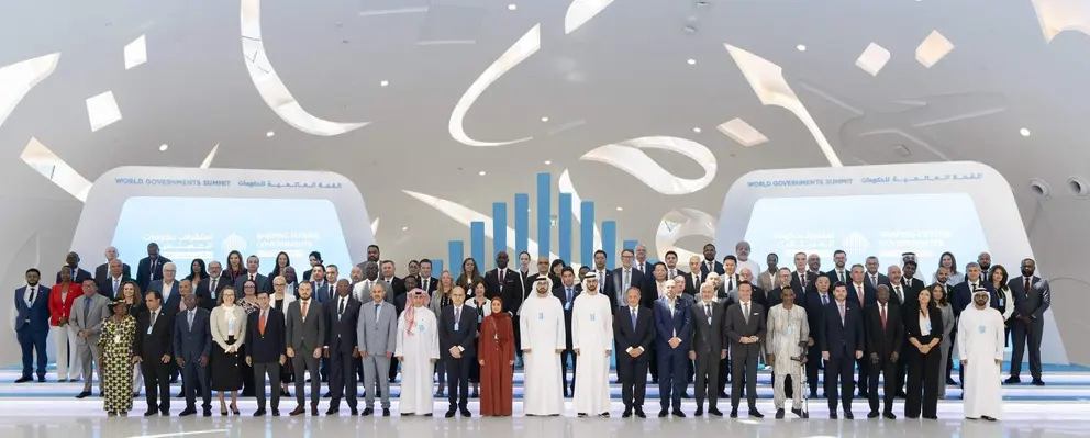 Foto de familia de los embajadores participantes en la cumbre. (WAM)