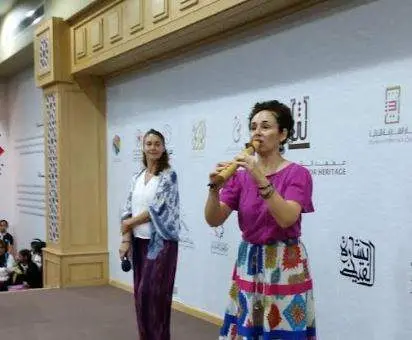 Las españolas Cristina Temprano y Marta Ranch en el escenario de Sharjah. (EL CORREO)