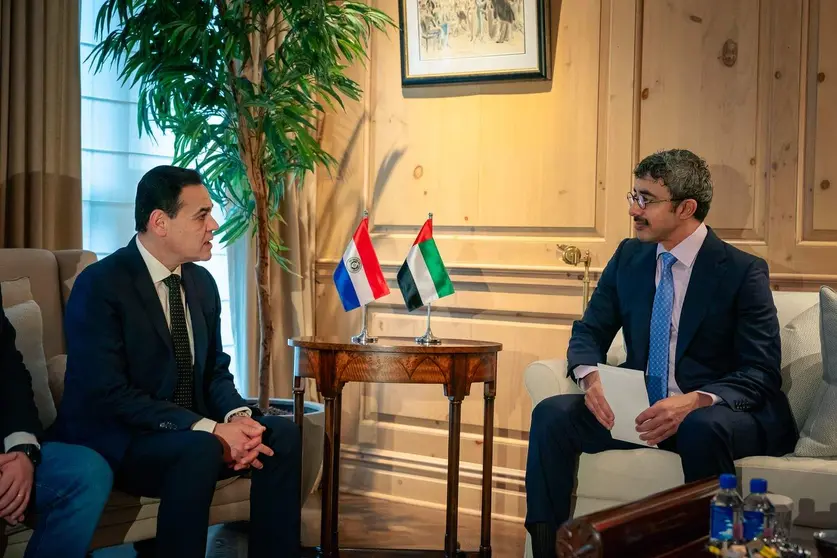 Los ministros de Exteruires de EAU (derecha) y Paraguay en Nueva York. (WAM)