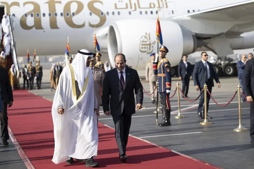 El jeque Mohamed es recibido por el presidente de Egipto. (WAM)