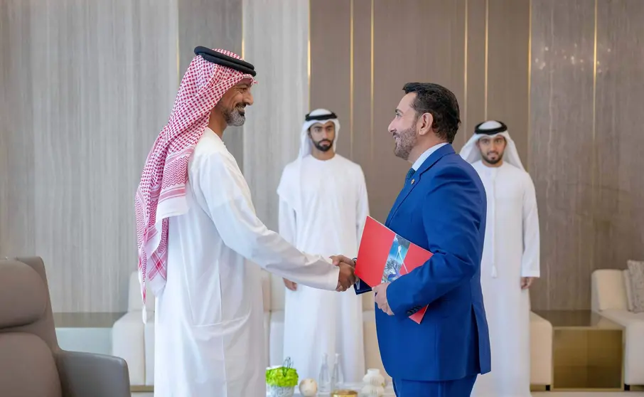 El embajador de Venezuela en EAU junto al príncipe heredero de Ajman. (WAM)