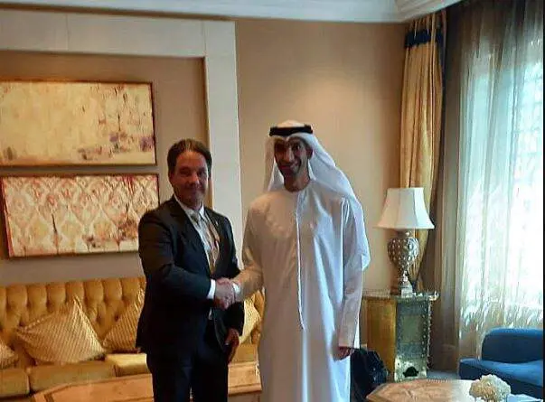 El ministro de Estado y Comercio Exterior de EAU junto al viceprimer ministro de Industrias y Comercio de Panamá. (X)