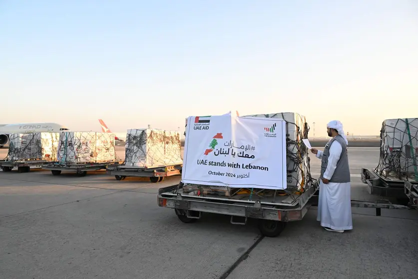 Material de ayuda al Líbano en el aeropuerto de Abu Dhabi. (WAM)