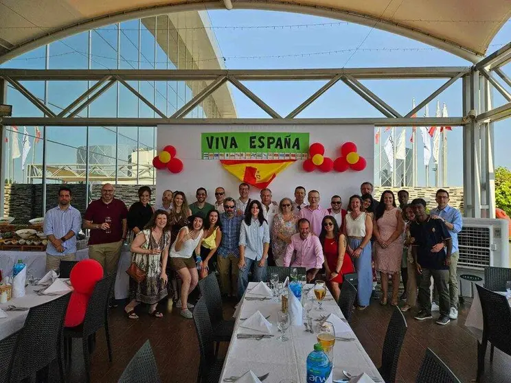 Asistentes al Día Nacional de España en Bahréin. (Cedida)