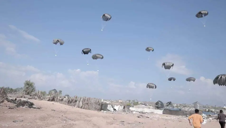 La ayuda emiratí a Gaza llega desde el cielo. (WAM)