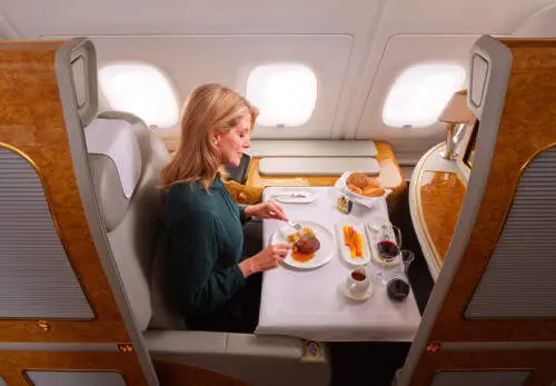 Menú de Emirates. (Web Emirates)