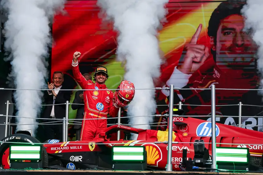 Sainz celebra la victoria en México. (X)
