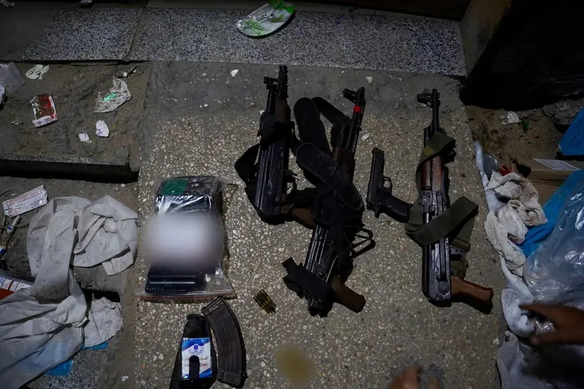 Una imagen de X de las armas de Hamás encontradas en el hospital.