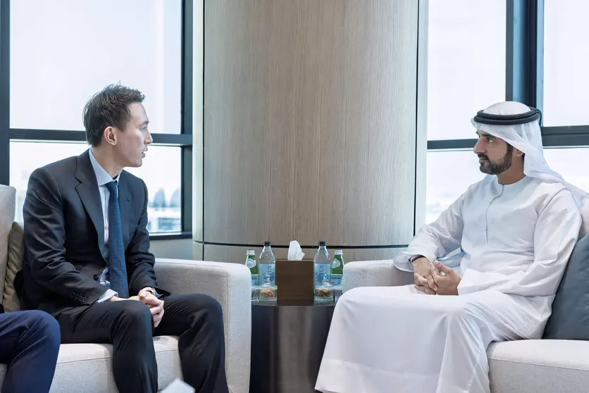 El príncipe heredero de Dubai junto al director ejecutivo de TikTok. (WAM)