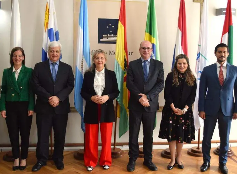 Primero por la derecha, el representante de EAU en Mercosur. (Cedida)