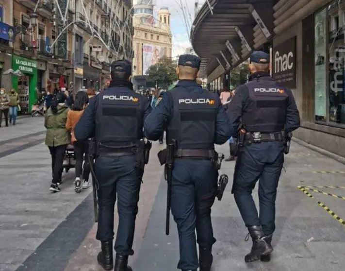 Agentes de la Policía Nacional española. (X)