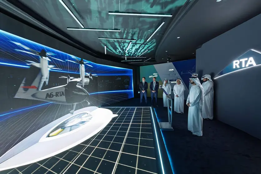 El jeque Hamdan durante la presentación de la construcción de vetipuertos. (RTA)