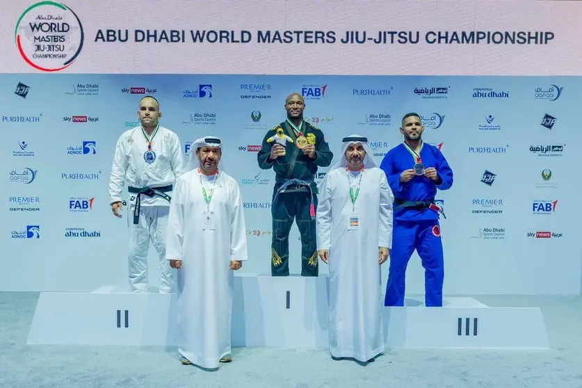 Cabrera tras recibir la medalla de oro en Abu Dhabi. (Cedida)