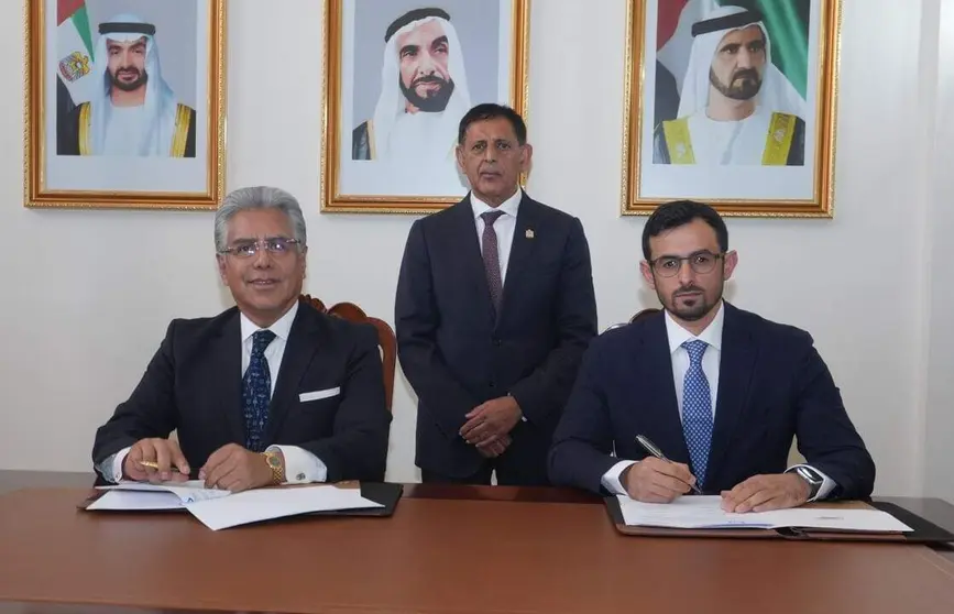 Un momento de la firma de acuerdos entre Dubai Chamber y México. (WAM)