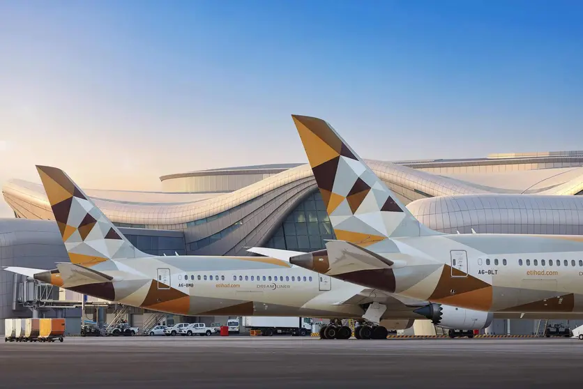 Aviones de Etihad en el Aeropuerto Internacional Zayed de Abu Dhabi. (WAM)