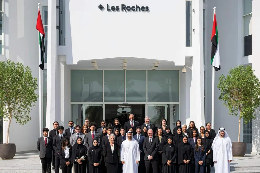 Foto de familia de la inauguración de la Academia de Hostelería Abu Dhabi Les roches