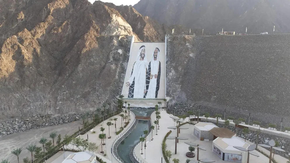 El cartel en Hatta es el más grande del mundo. (WAM)