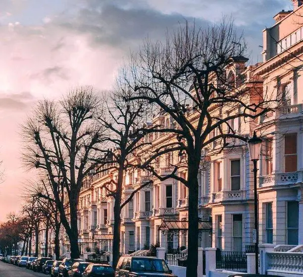 Holland Park. (X)