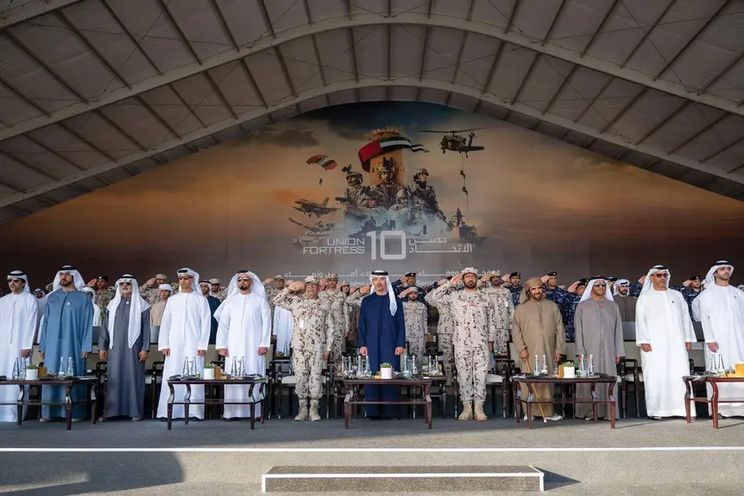 Los asistentes durante el desfile militar en Al Ain. (WAM)