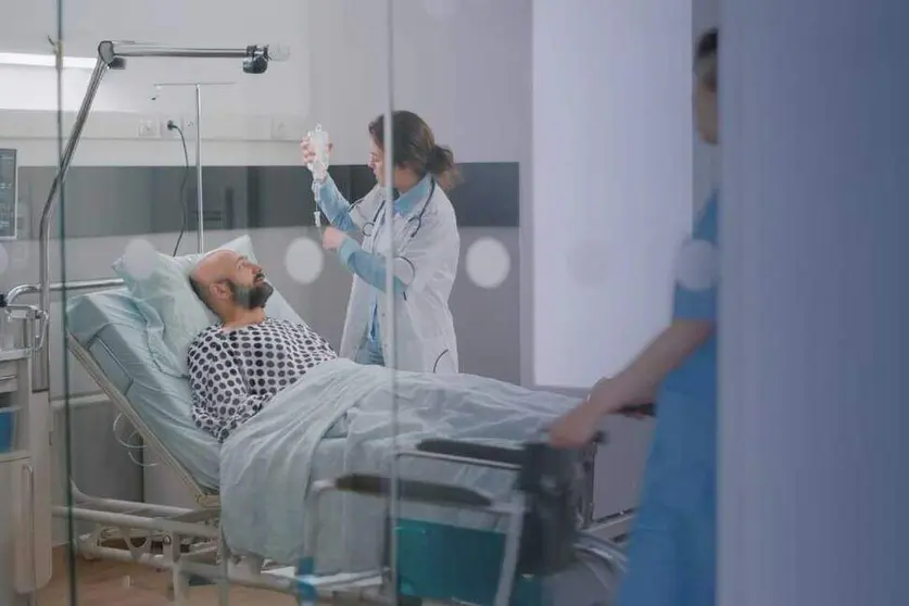 Un paciente en un hospital de Abu Dhabi. (WAM)