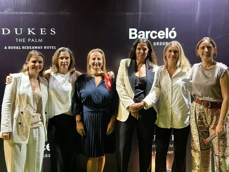 Fundadoras e integrantes del Club de Ejecutivas en EAU: De izquierda a derecha: María
Sánchez, Carmen Vidal, Natalia Mochales, Damaris Aracil, Ana Belen Narro y Begoña Águeda. (Cedida)