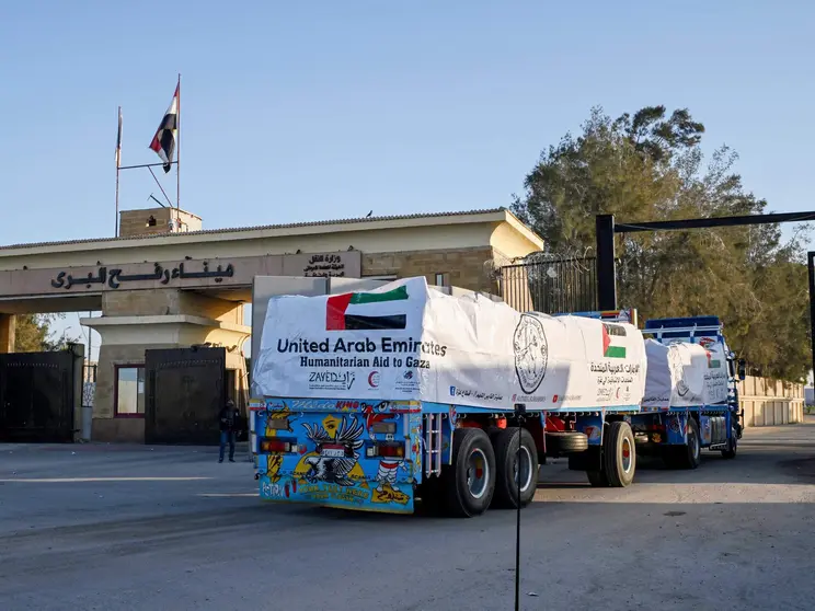 Un camión de ayuda emiratí con destino a Gaza. (WAM)