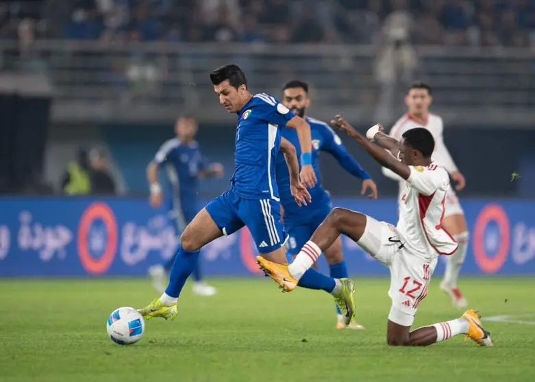Un momento del partido entre Emiratos Kuwait. (WAM)
