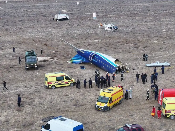 Una imagen de X del avión de Azerbaijan Airlines siniestrado.