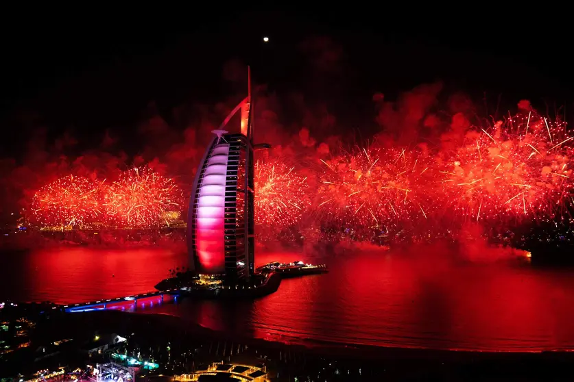 Fuegos artificiales en el hotel Burj Al Arab. (VisitDubai)
