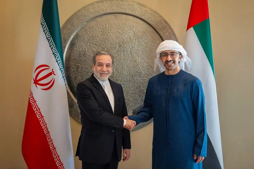 Los ministros de Exteriores de EAU e Irán en Abu Dhabi. (WAM)