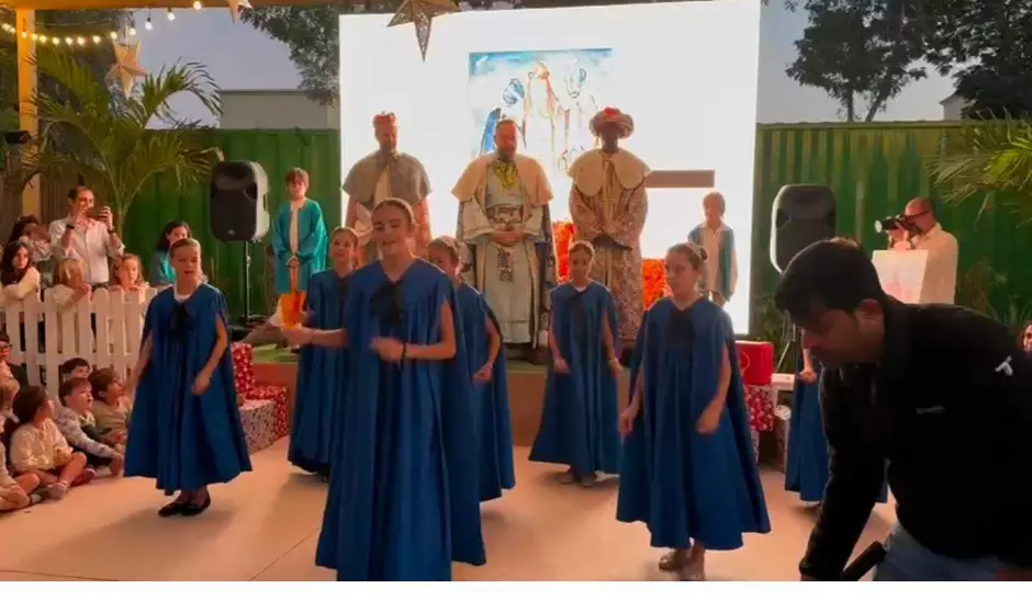 Los tres Reyes Magos de Dubai con sus pajes. (Cedida)