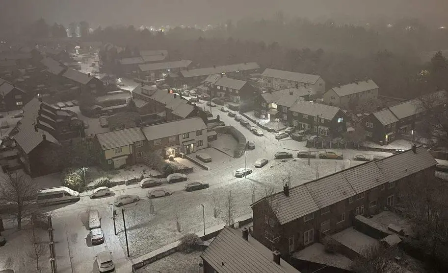La nieve cubre la ciudad de Manchester. (X)