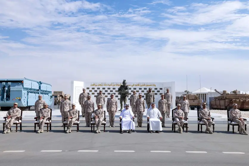 Un momento de la visita del jeque Hamdan a las Fuerzas Armadas de EAU. (WAM)