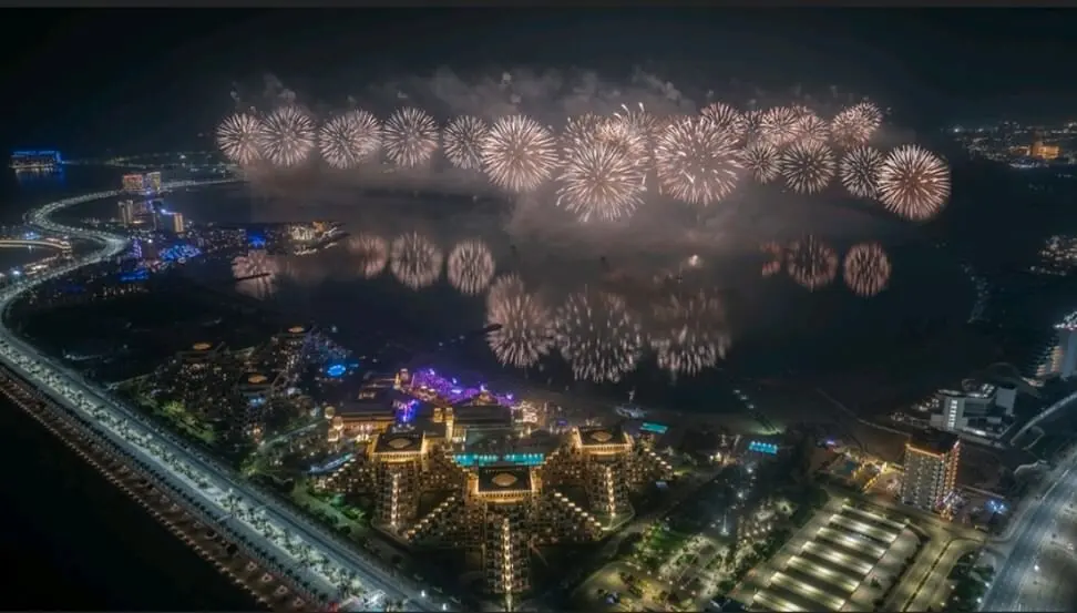 Fuegos artificiales en Ras Al Khaimah para finalizar 2024. (WAM)