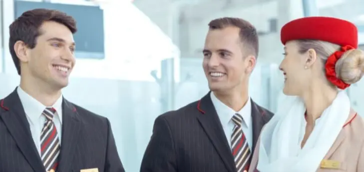 Tripulantes de cabina de Emirates. (Web)