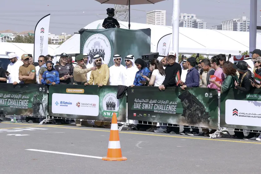 en el centro de la imagen el gobernante de Dubai durante la inauguración del Swat Challenge EAU 2025. (WAM)dubai