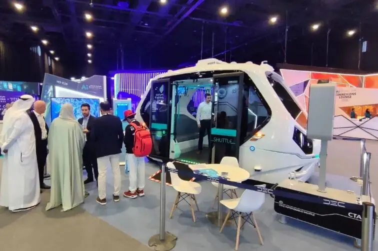Una imagen del coche eléctrico gallego en Dubai. (X)